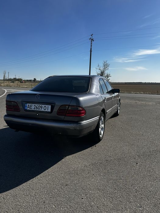 Mercedes-Benz w210