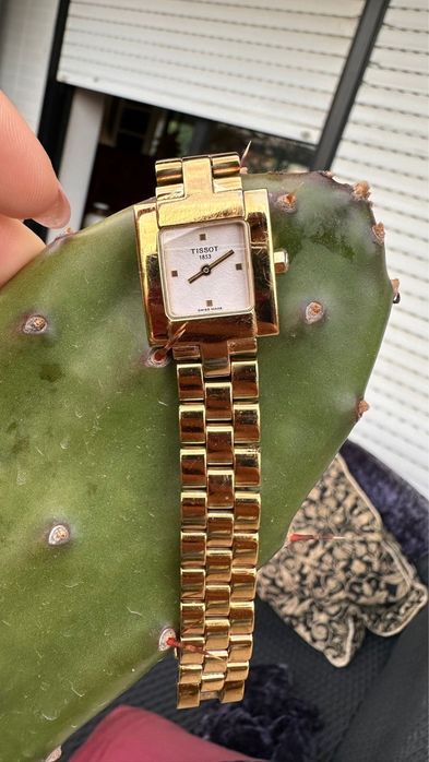 3 Relógios de marca-Baume&Mercier, Tissot, NinaRicci