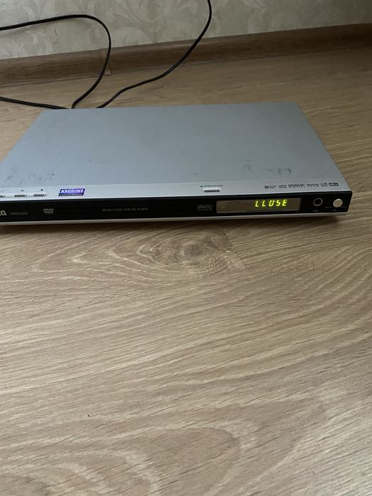 Мікрофон Vitek VT-3830 для караоке