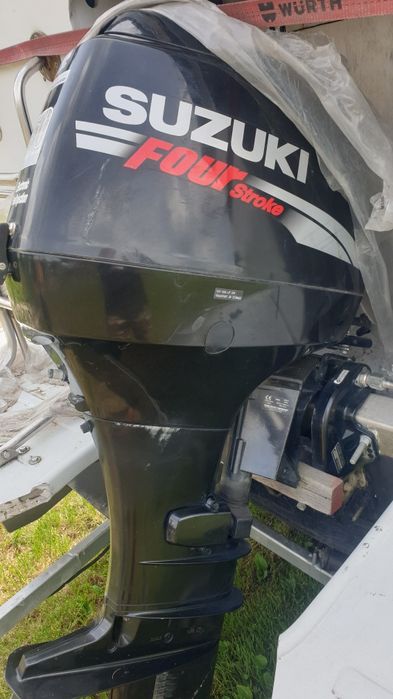 Łódź motorowa silnikiem suzuki i przyczepą