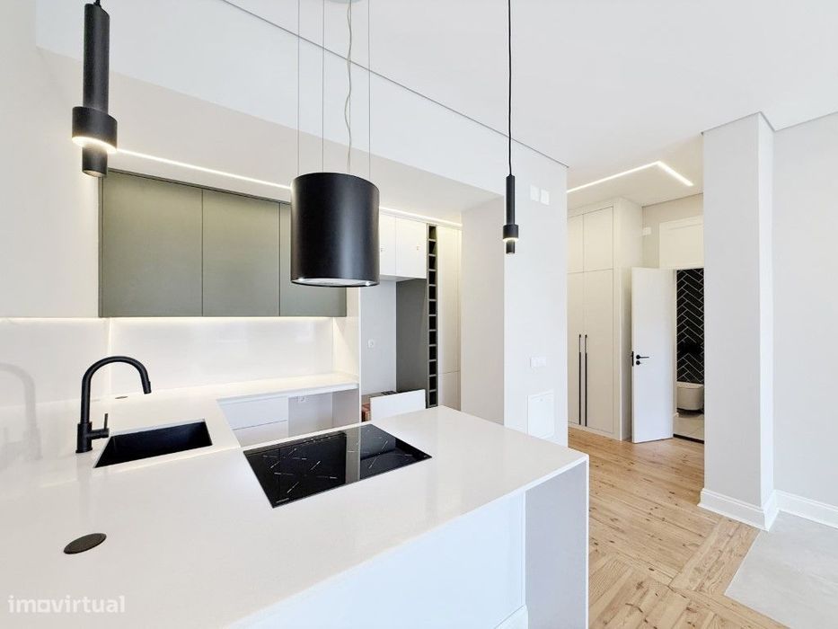 Apartamento T3 Remodelado com 2 Suites, Closet e logradouro na Av. ...