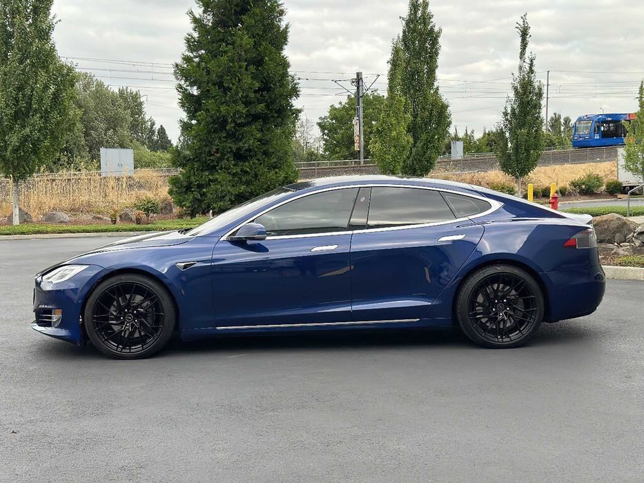Tesla Model S P100D      2016