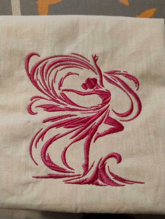 Haftowane logo na koszulkach,  polarach, znakowanie odzieży