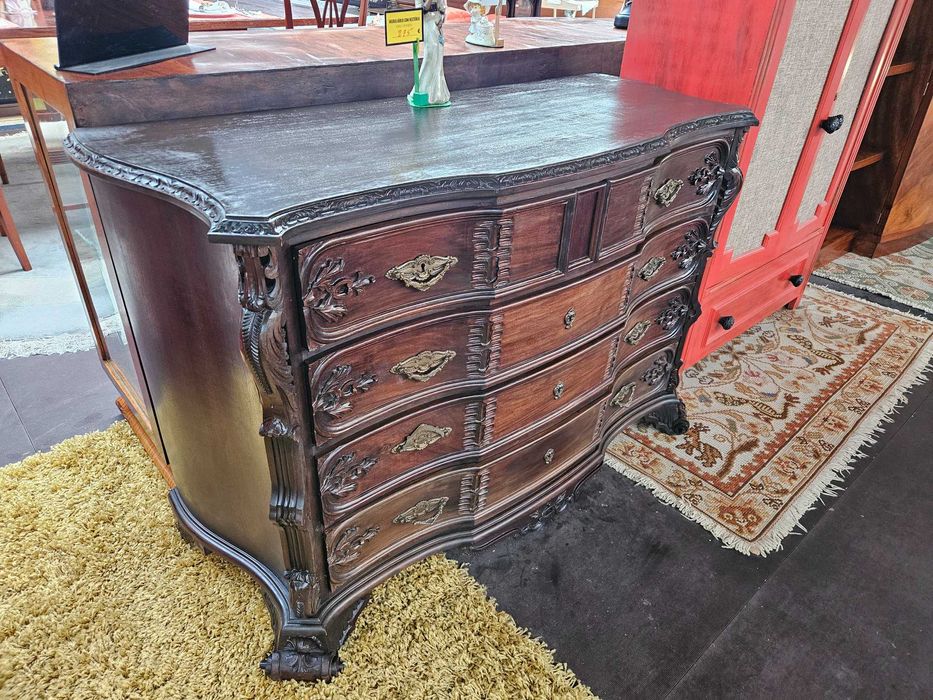 Cómoda antiga em madeira maciça - Bom estado geral