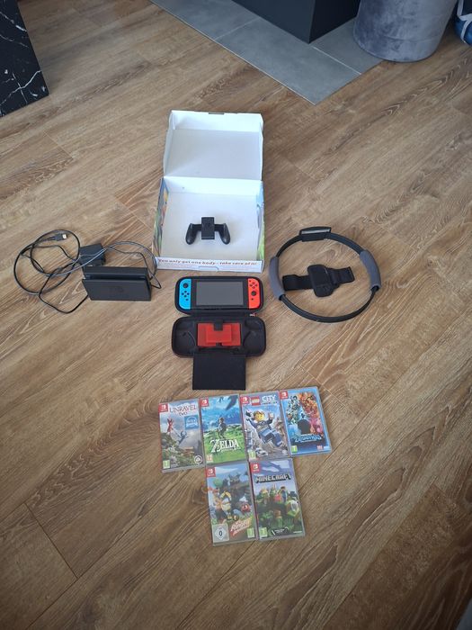 Nintendo Switch + 6 gier etui ring