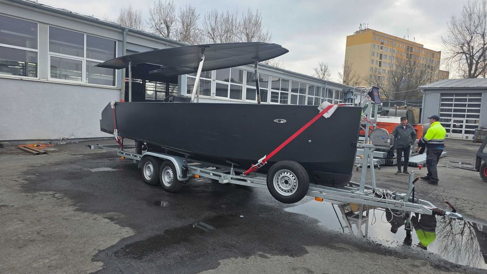 Łódź z napędem elektrycznym