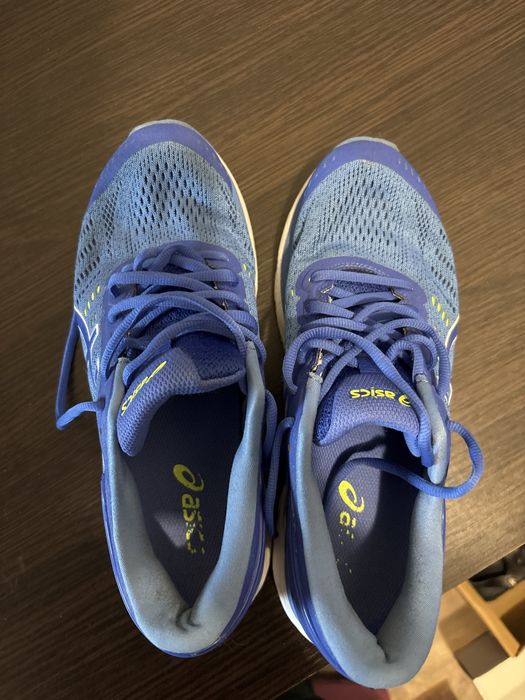 Кросівки asics для бігу!