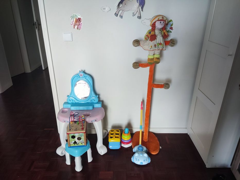 Brinquedos e cabide