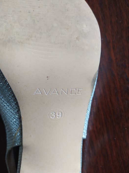 Sapatos de cerimónia prateados