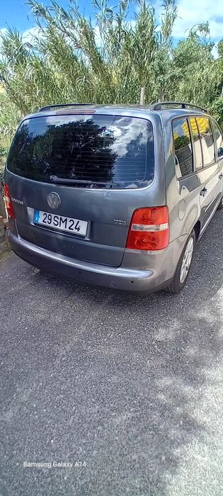 VW touran 1900 à Direita matrícula Portuguesa