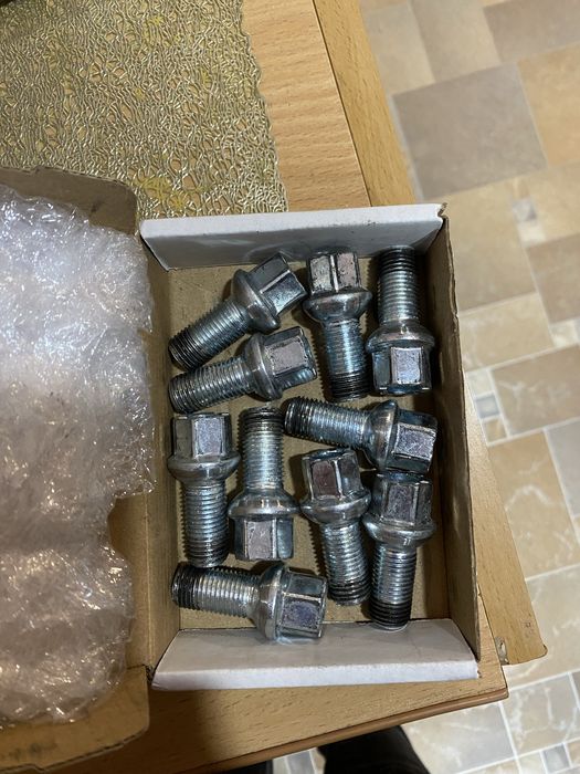 Болти М14*1,5 довжина різьби 27мм