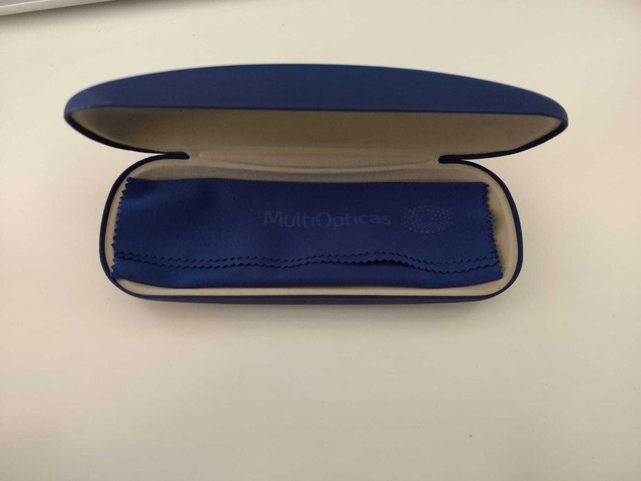 Vendo armação preta marca DbyD