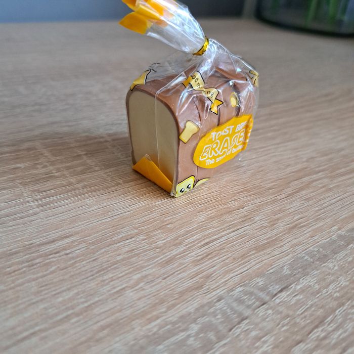 1 opakowanie 4 szt. kreatywnych, uroczych gumek w kształcie tostów