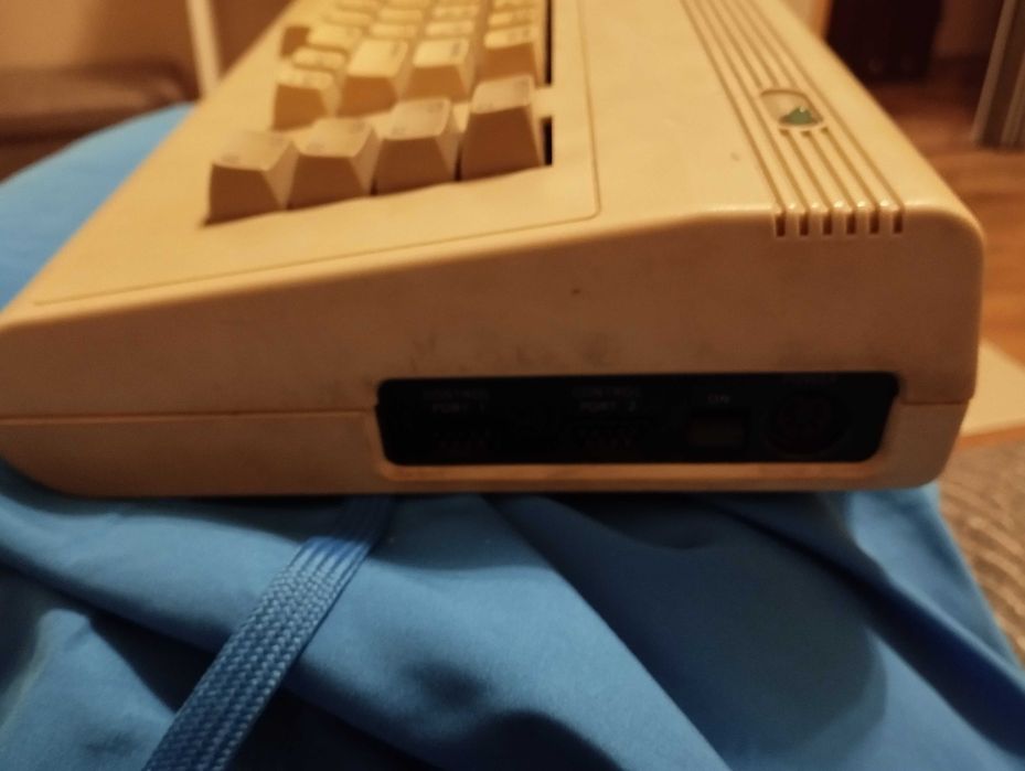 Commodore 64 - Model C64 E- w obudowie Mydelniczka C64 G