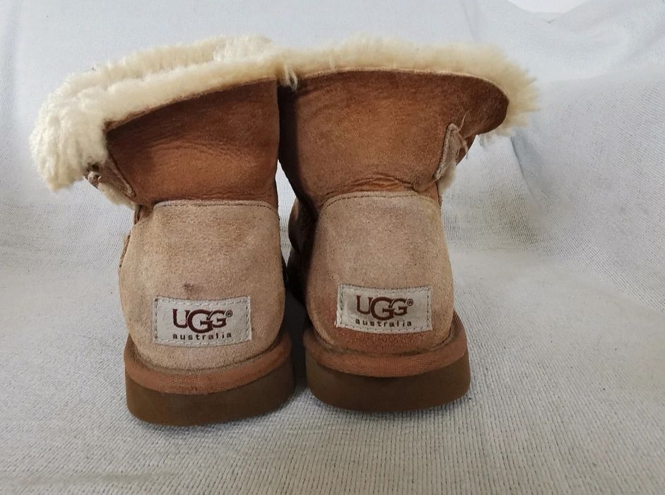 Ugg Australia Mini Bailey Button saszki śniegowce 37