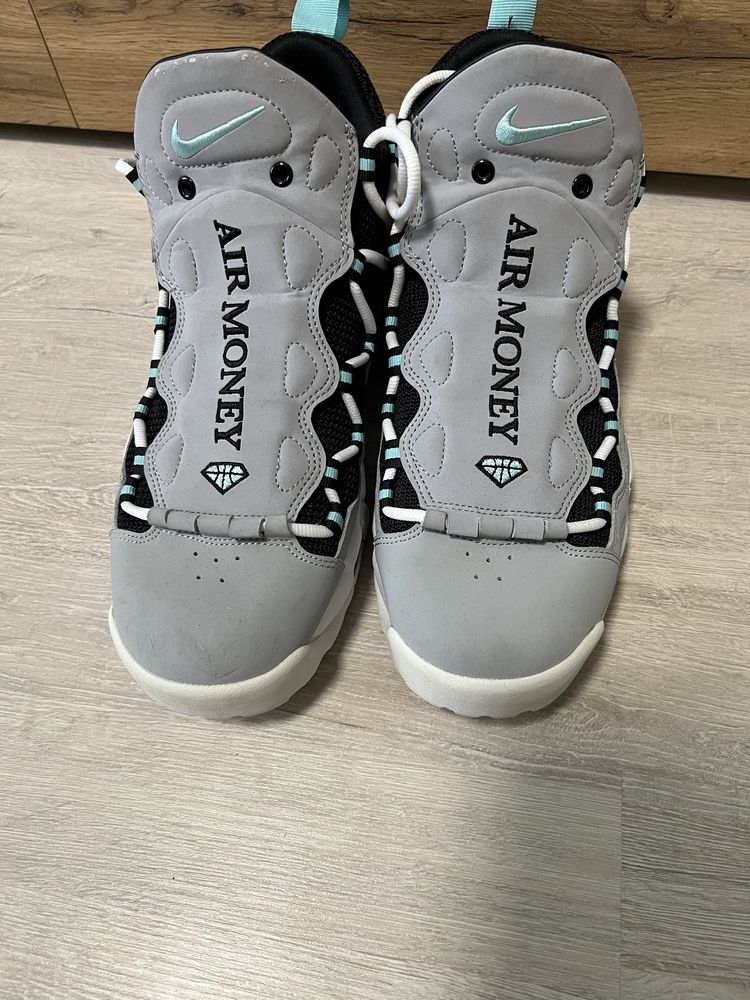 NIKE air more money 3 000 .