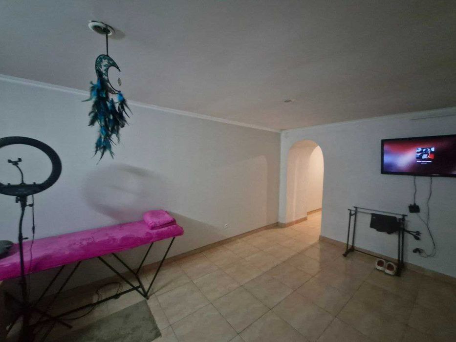 Центр  Продам фасад 46+42 кв.м  возле Нового рынка