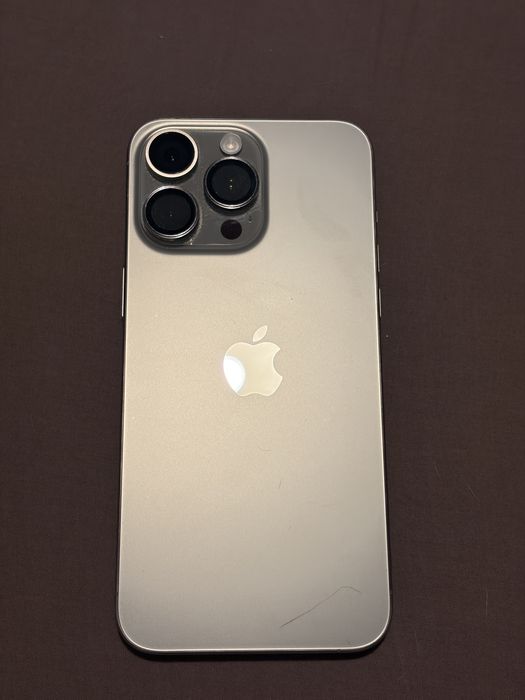 Iphone 15 pro max quad lock