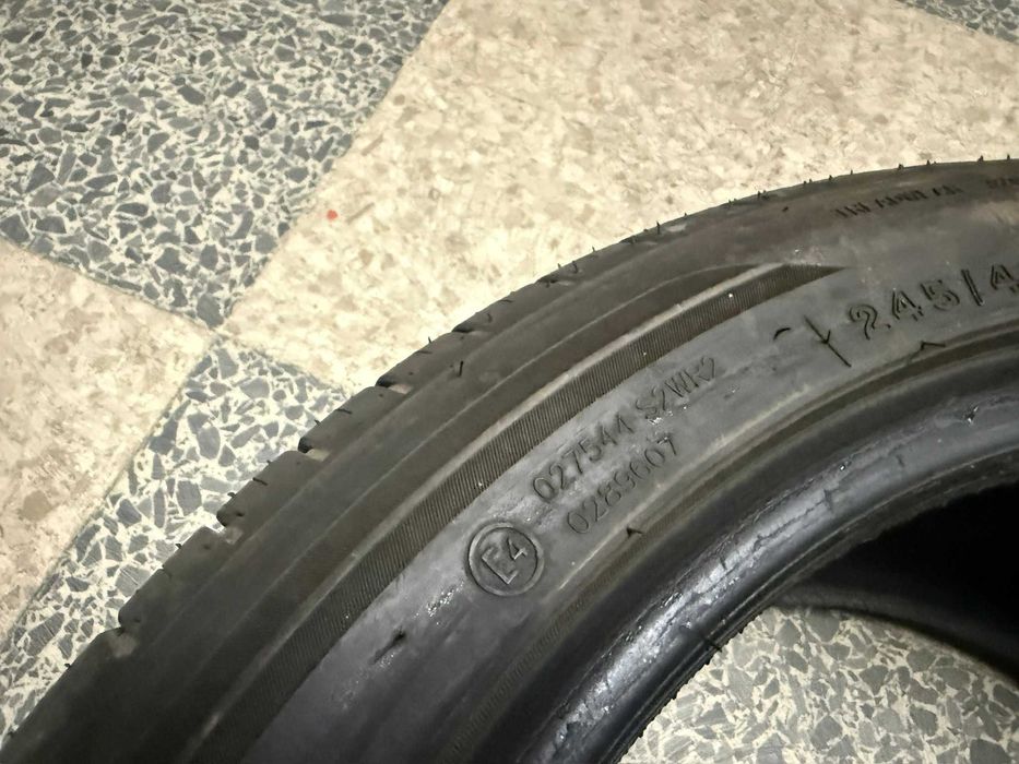Par 245/40 ZR17 NOVOS (menos de 500 km)