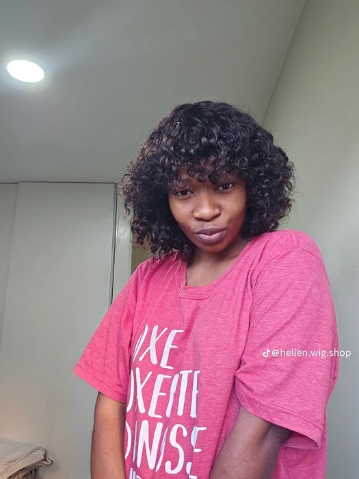 Peruca cacheada con franja