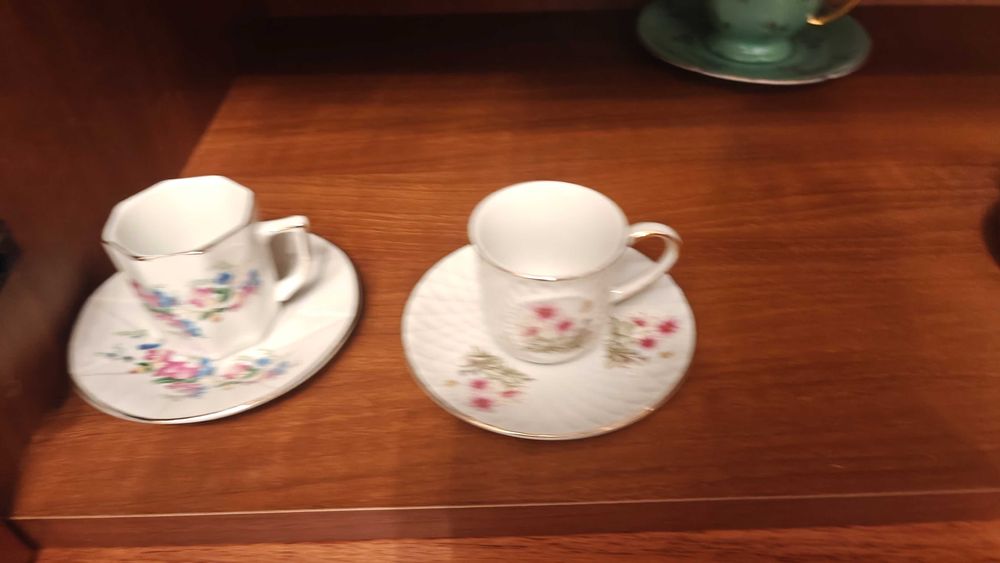 Diversas chávenas de coleção