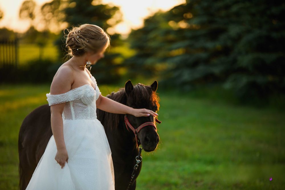 Suknia Madonna Milla Nova Aria Bride podpinany tren, opadające ramiona