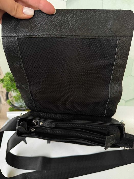 Чоловіча шкіряна сумка з натуральної шкіри бананка на плече