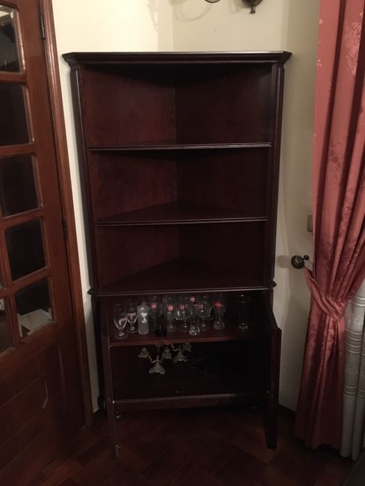 Móvel de Canto com Portas