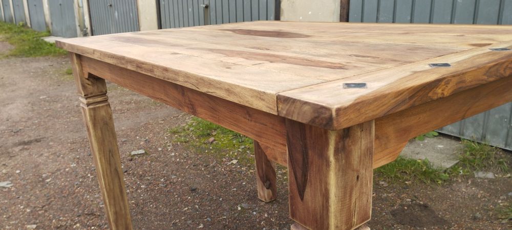 Stół z drewna egzotycznego. 3 sztuki