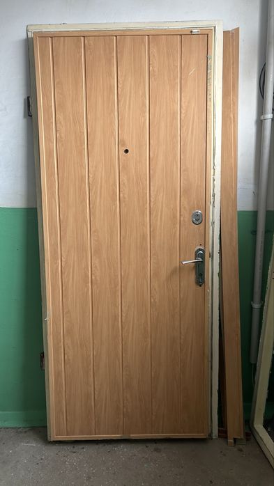 Терміново продам вхідні двері