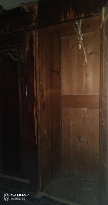 Старинный шкаф ?