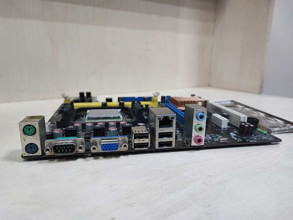 Материнська плата ASUS M2N68-AM SE2