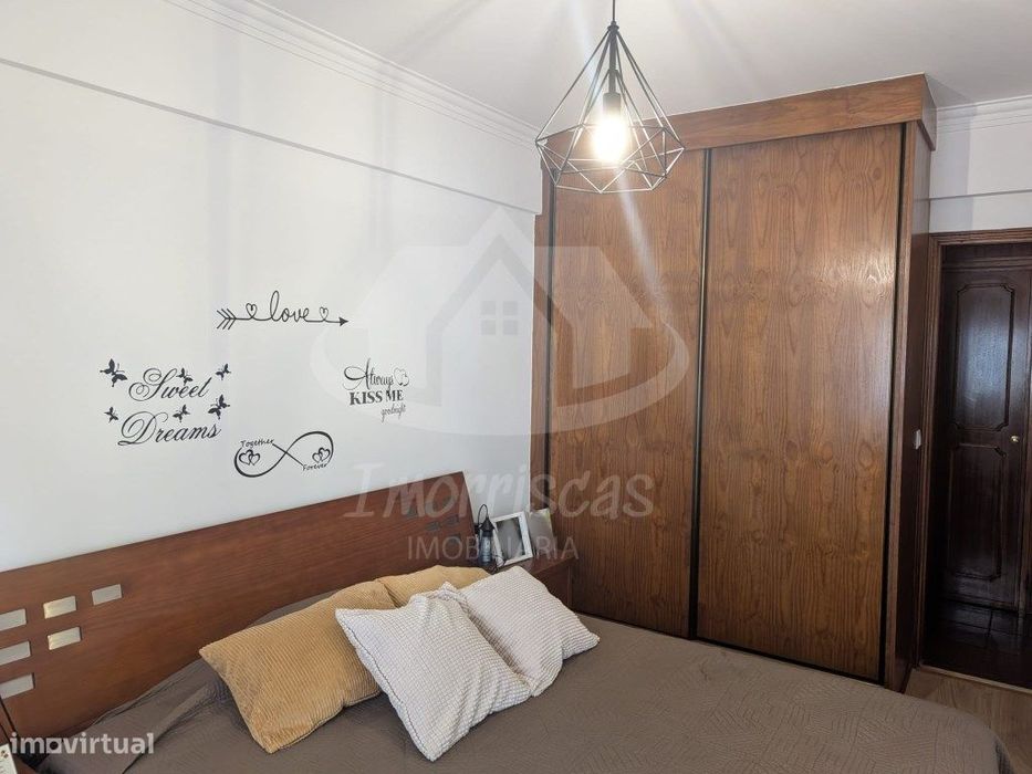 Apartamento T2 luminoso com varanda em Odivelas