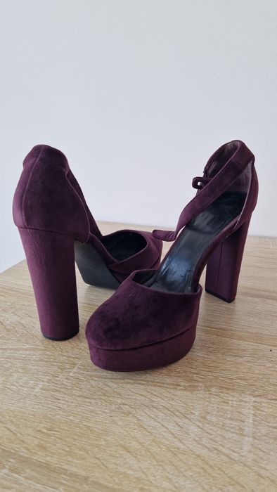 Szpilki na słupku burgundowe czółenka platformy