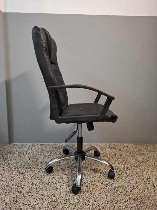 Cadeira Escritório Ajustável e C/ Rodas