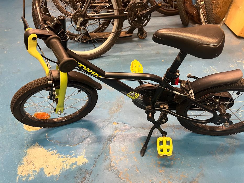 Rower dziecięcy b twin dark hero 500 stan bardzo dobry koła 16’