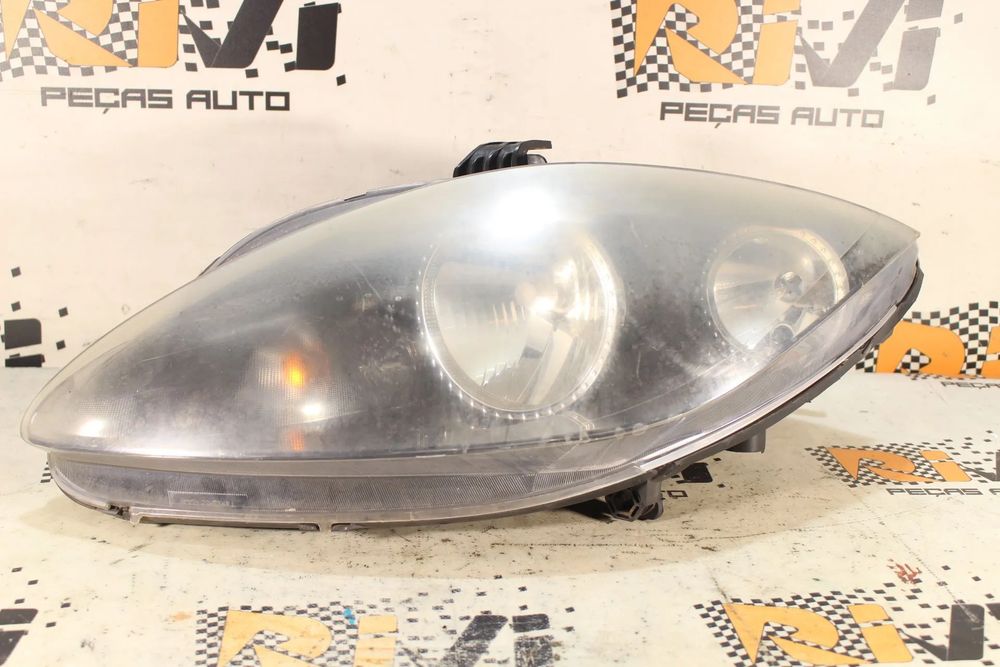 Ótica / farol esquerda SEAT Leon (1P1)