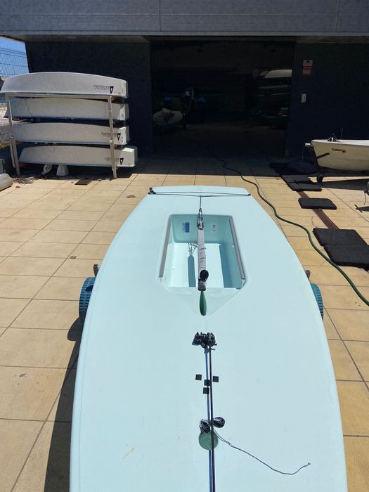 ILCA 6 (Laser Radial) – 2023 – Semi-novo | 2 velas | Capas + Trolley