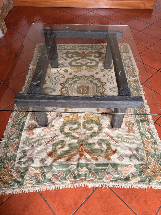 Mesa de Centro Rústica/Industrial – Vidro Temperado e Madeira Maciça