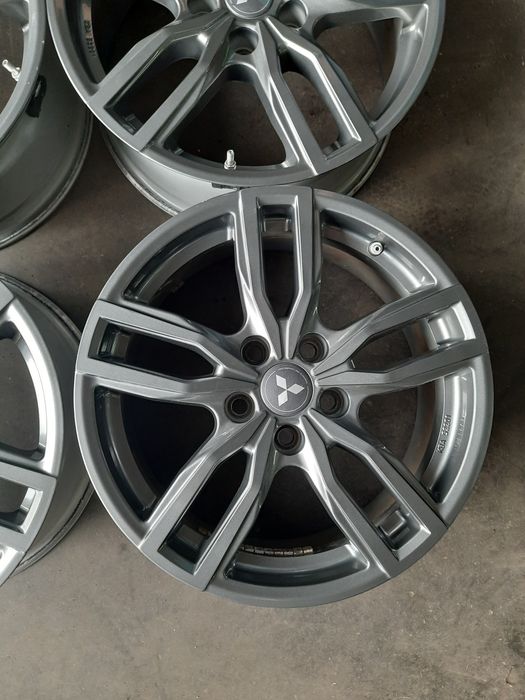 (024) Felgi 17" 5x114,3 ET 38 7j - Mitsubishi