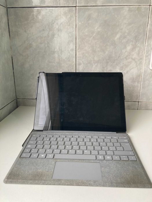 Microsoft Surface Pro 6 + Teclado + Caneta