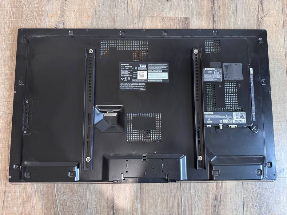 Телевизор Panasonic TX-LR42E5 42"