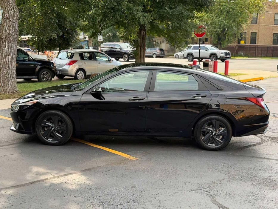 Hyundai Elantra      2022