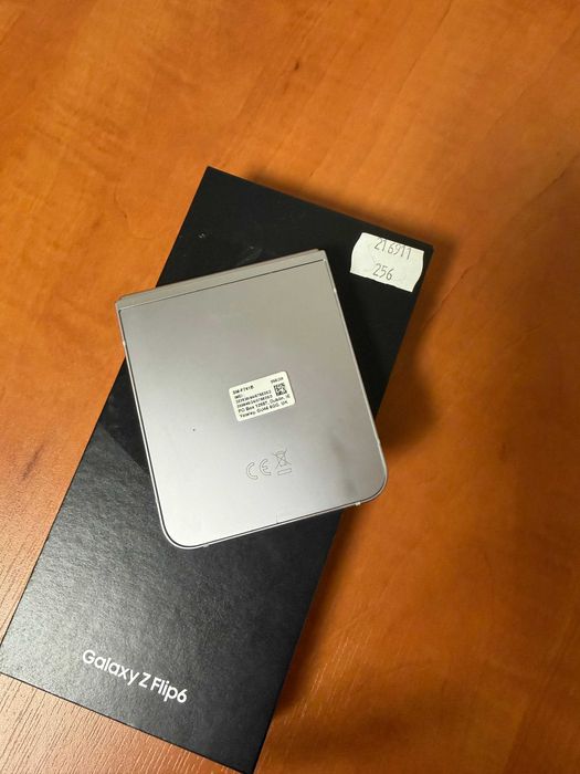 Samsung Galaxy Z Flip6 256 GB | Silver Shadow