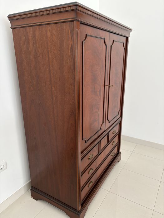 Mobilia sala em CEREJEIRA com mesa extensivel 4 cadeiras+aparador