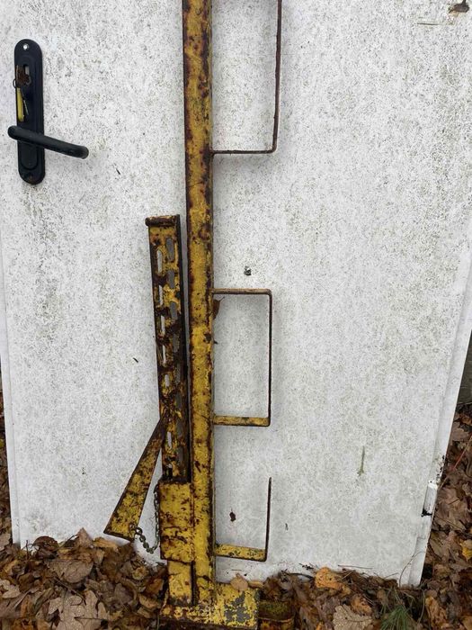 Стойки огородження будівництво