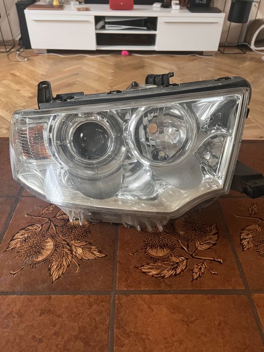 Фара ксенон оригінал права Pajero Sport 2 (2008-2013)
