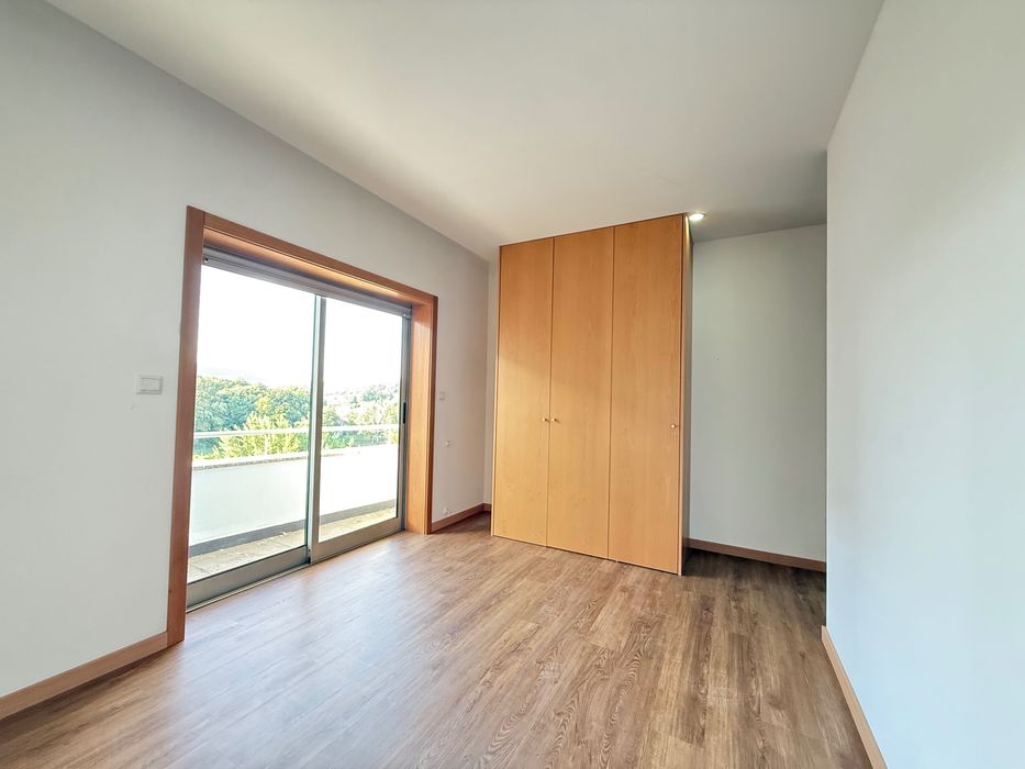 Excelente T3 Duplex em Paredes