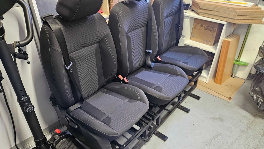 Fotele II i III rzad Trafic, Vivaro, Transit Custom, regulowane, pasy