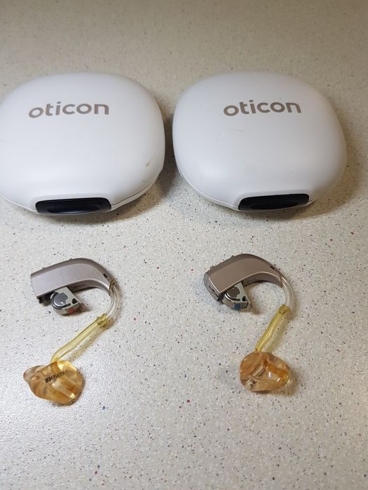 Слуховий аппарат Oticon Spirit Synergy (BTE — заушний)